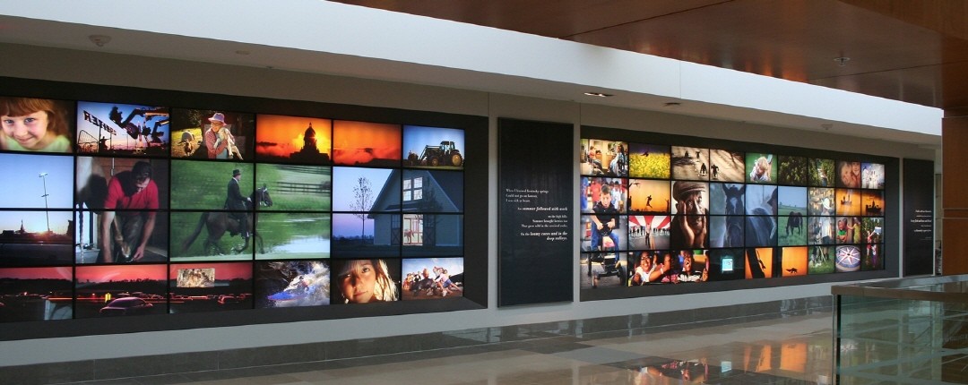 outdoor monitor display